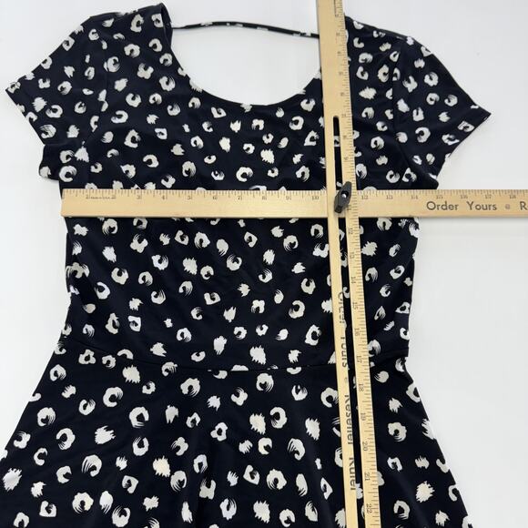Gilli Dress Womens Small Black White Leopard Print Fit Flare Short Sleeve USA - Picture 5 of 7
